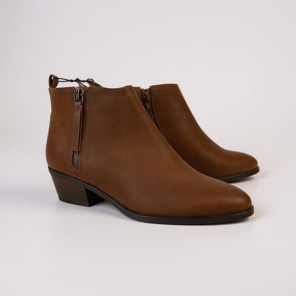 NWT Brown Ankle Boots size 8